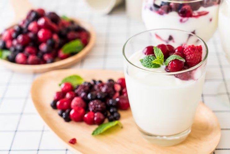 makanan untuk gerd, cegah gerd kambuh, pola makan ibu muda, makanan aman untuk asam lambung, makanan sehat ibu menyusui, yoghurt untuk lambung, susu almond gerd